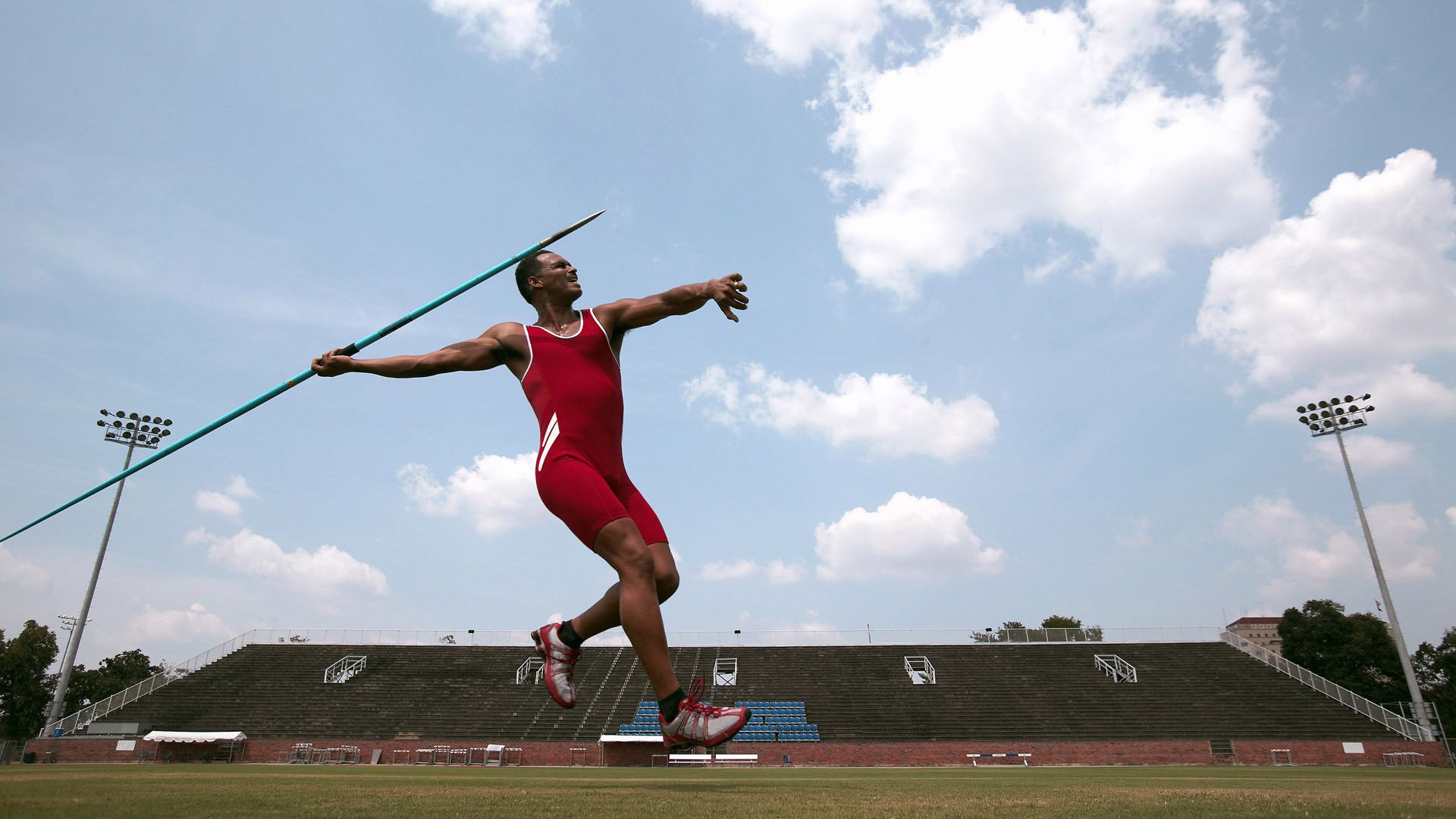 中国足球国家队训练强度与恢复相结合，国家足球队怎么训练