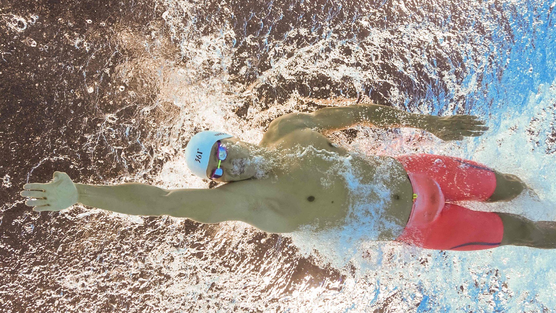 施瓦茨以高配速完成前400米，施瓦茨科普