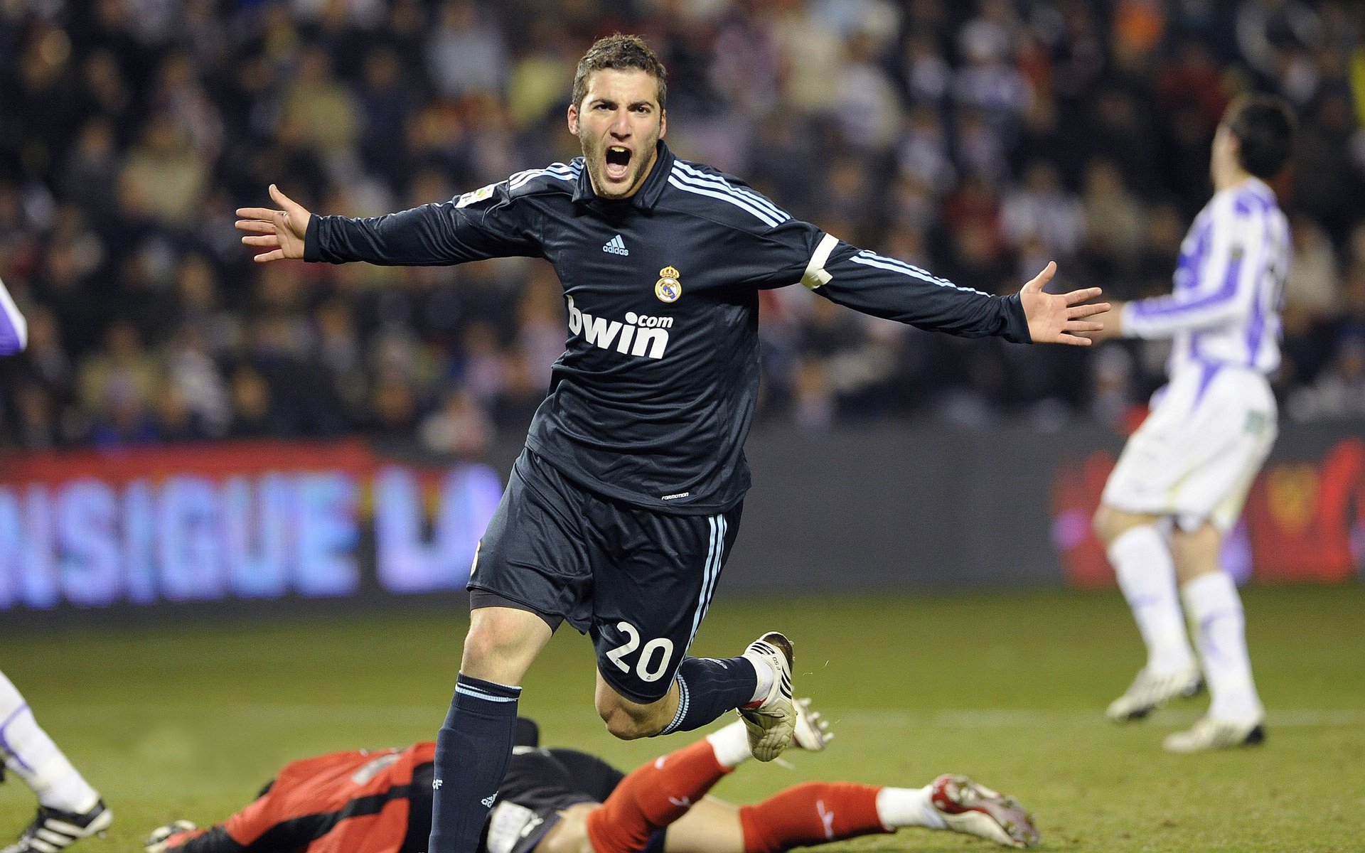 本菲卡配合流畅，几乎掌控比赛，本菲卡出品